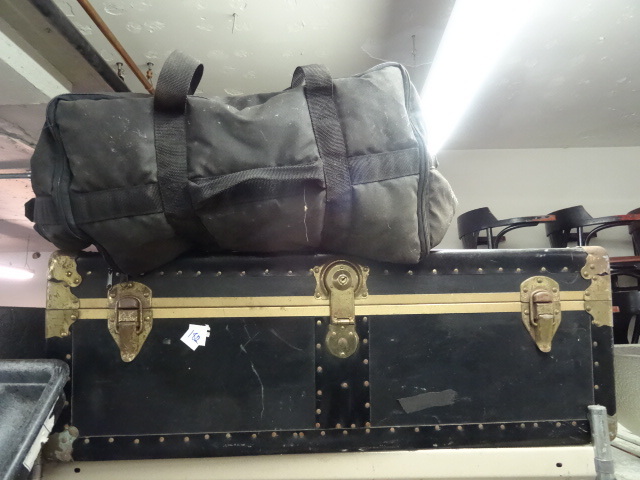 lot 182 image: Keep Warm Delivery Bag, Foot Locker Trunk
