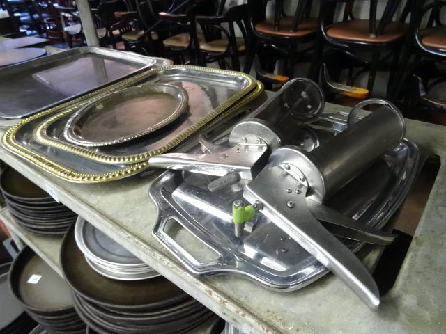 lot 189 image: Misc Metal Trays