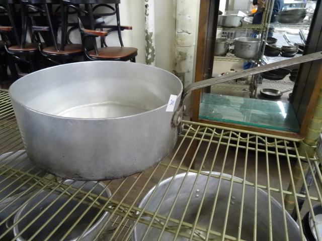 lot 203 image: 13 Aluminum Cooking Pot
