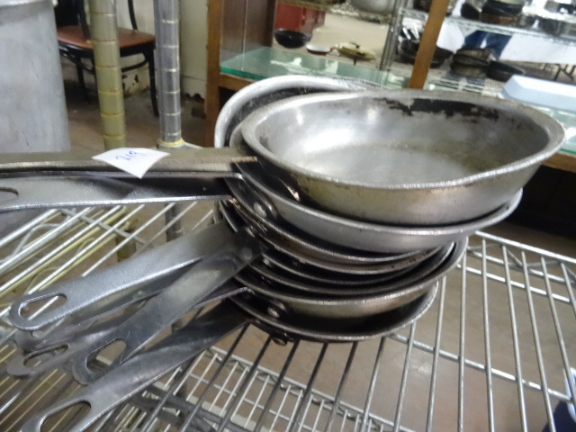 lot 219 image: 8 Sautee Pans