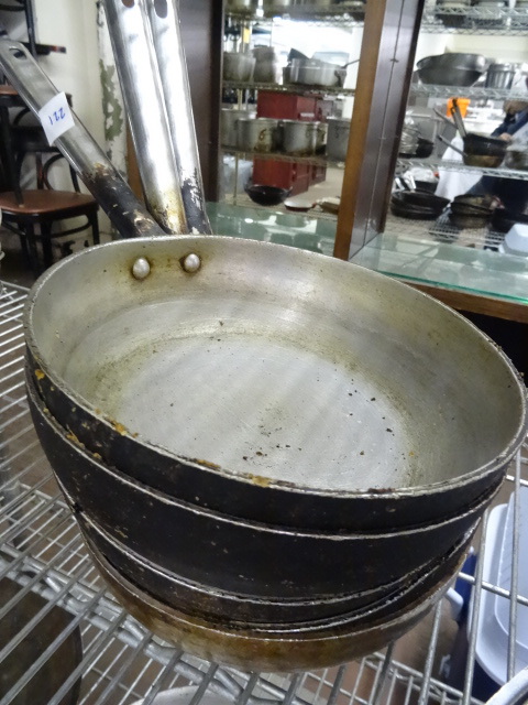 lot 221 image: 5 Long Handled Deep Pans