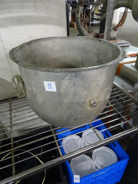 lot 235 image: 20 Qt mixer bowl
