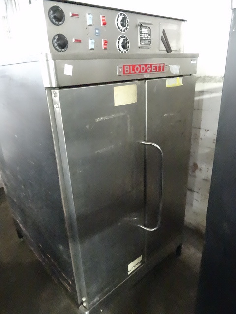 lot 274 image: Blodgett oven. RE42.  208 3 phase. Convection