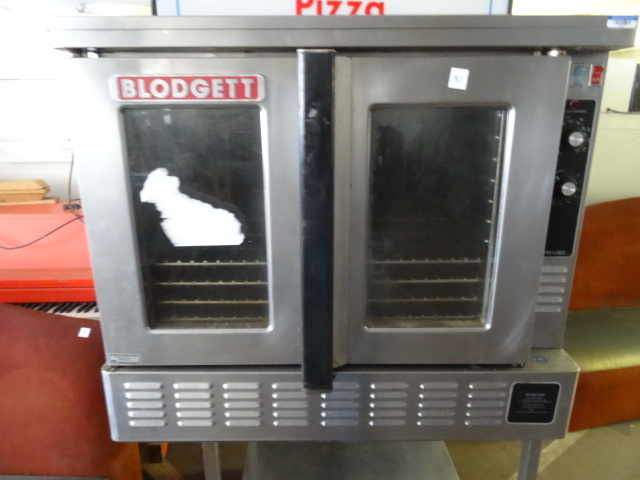 lot 280 image: Blodgett Convection Oven. Natural gas. No stand