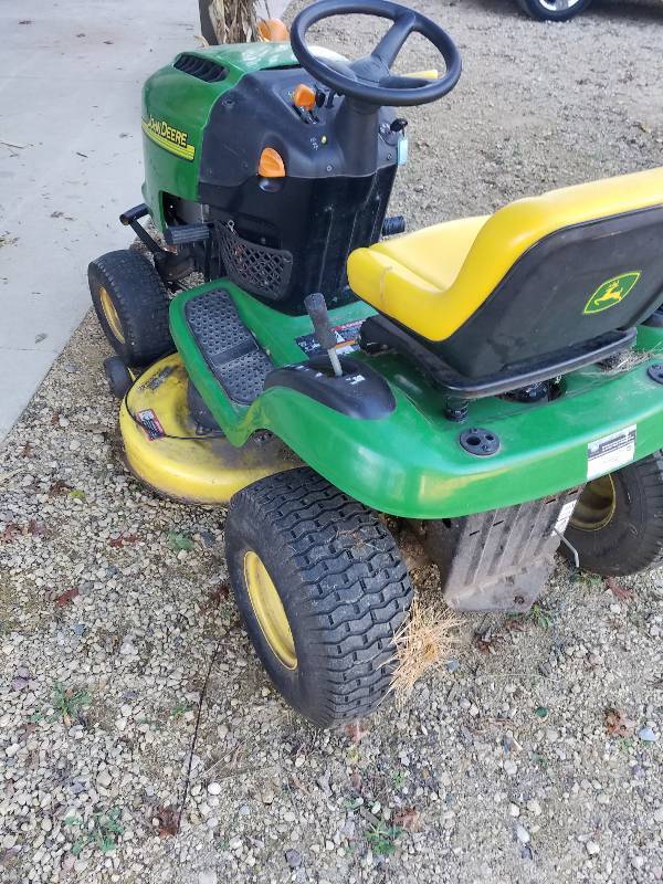 John Deere L111 Lawn Tractor. | K & C Auctions Stillwater Machining ...