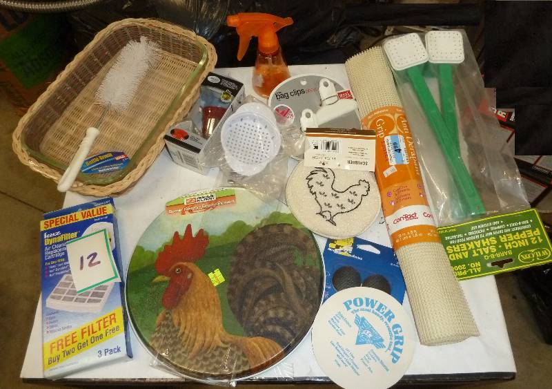 Lot of kitchen items, Pyrex glass b...