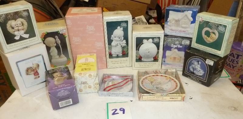 Lot of Precious Moments, Figures, m...