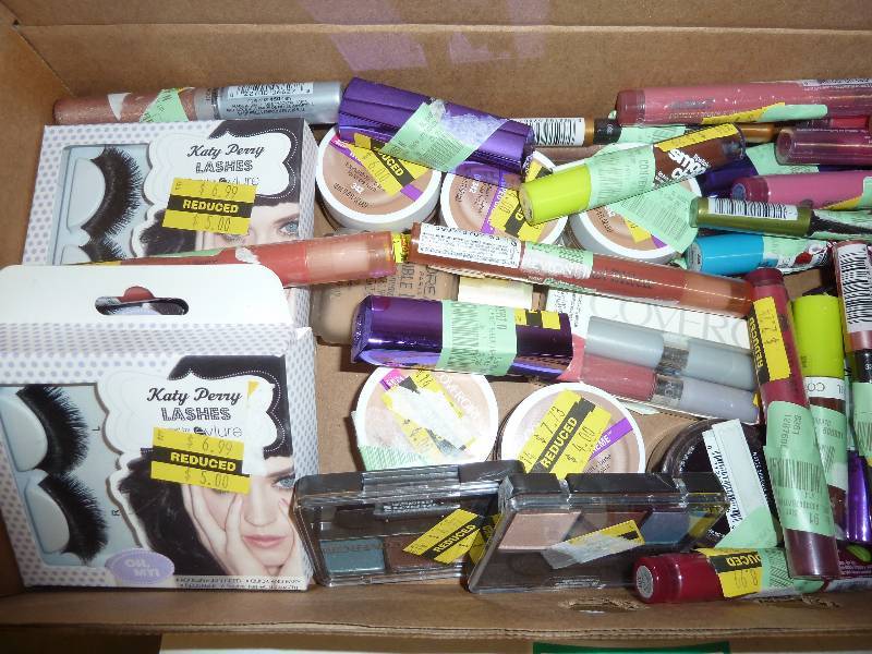 Lot of cosmetics - lashes, foundati...