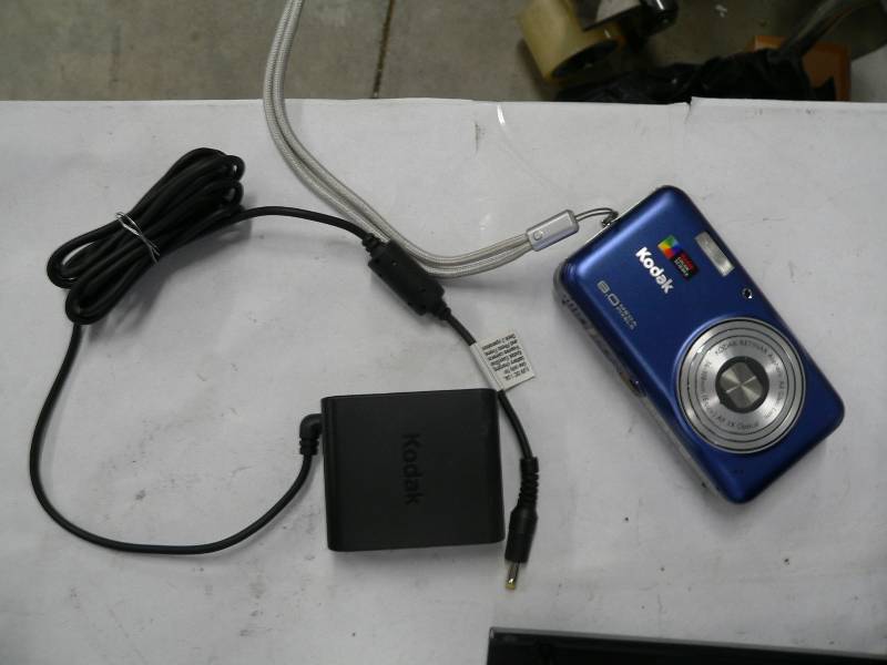 Like new Kodak easyshare camera 8 m...