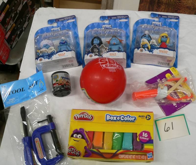 Young kids toys, 3 sets of Smurfs, ...
