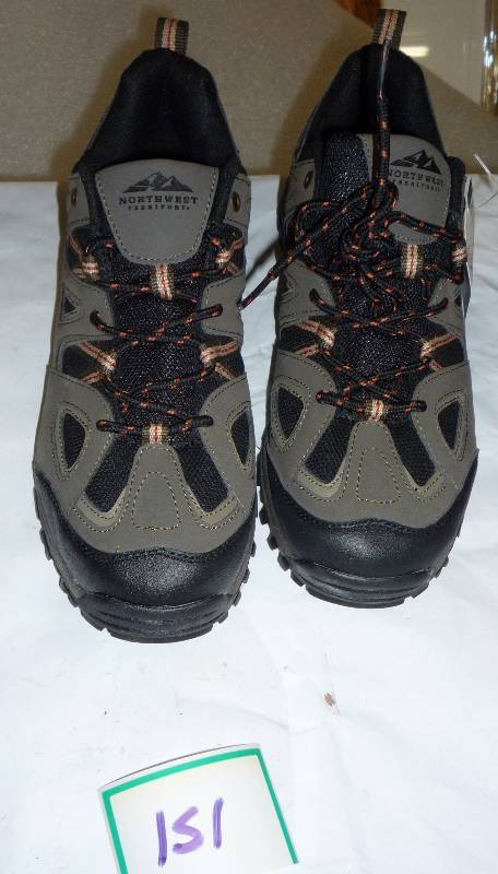 New Mens size 10-12 Northwest Terr...