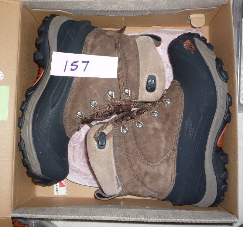 Like new leather North Face Chilkat...