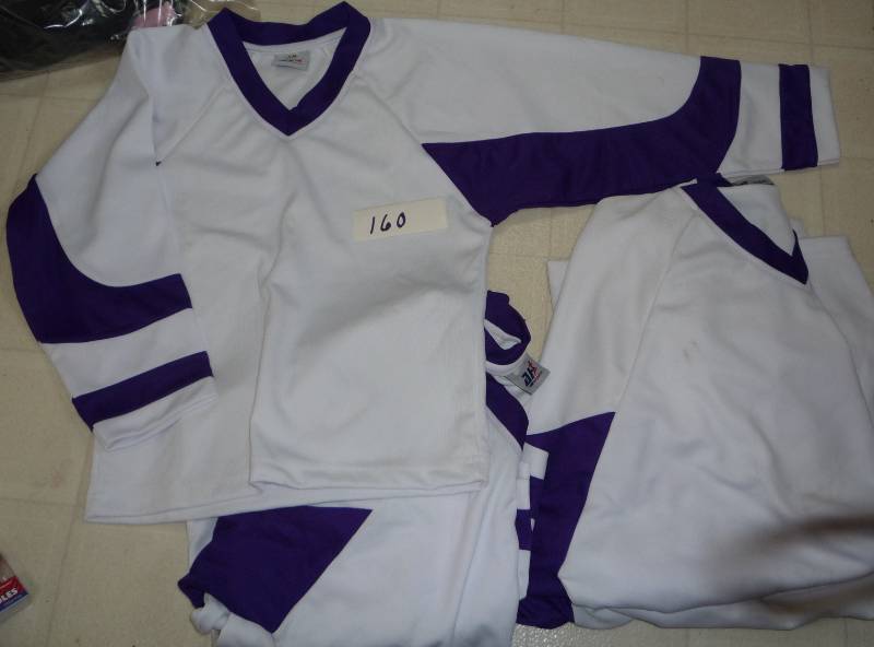 3 Youth M and XL and 2 Adult XL hoc...