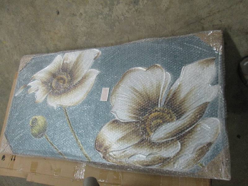 lot 6 image: Flower Horizontal Art open box Reta...