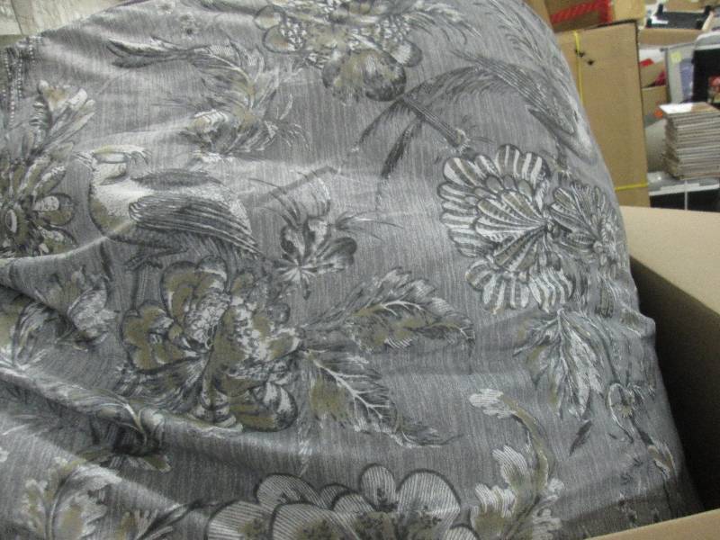 lot 8 image: Grey Patterned King Comforter open ...