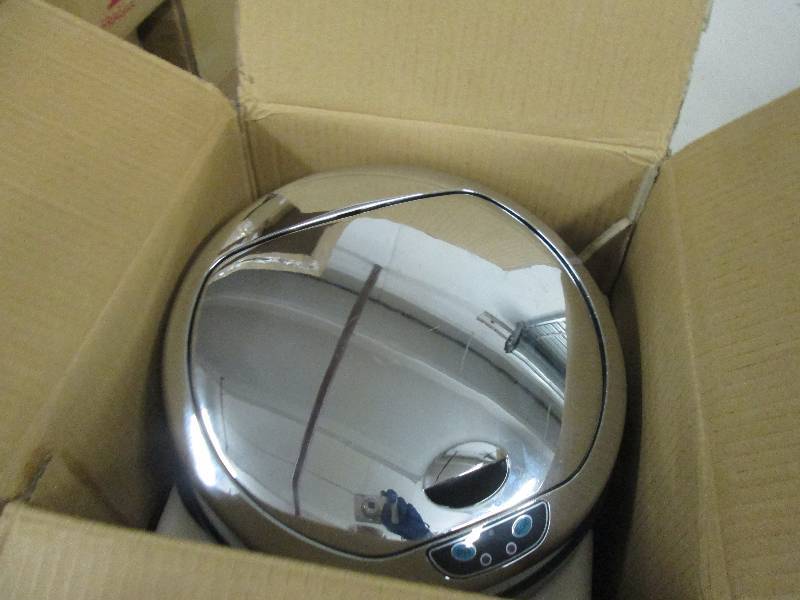 lot 22 image: Automatically-Opening Trash Bin ope...