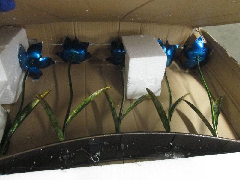 lot 23 image: Solar Flower Arch open box, unteste...