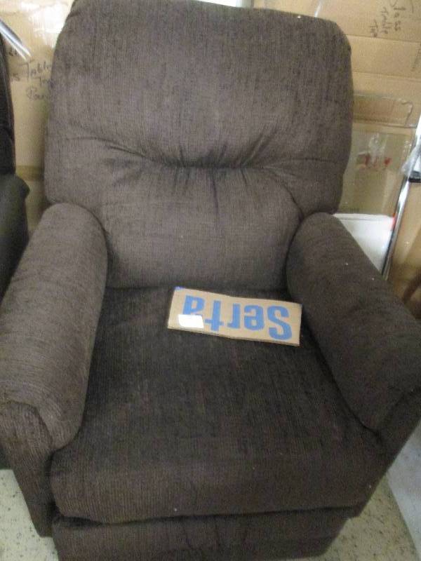 lot 67 image: Luxury Recliner by Serta open box R...