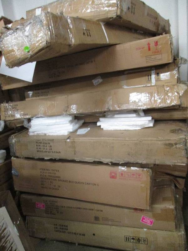 lot 73 image: Pallet of Assorted Furniture Damag...