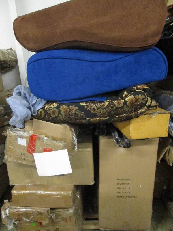 lot 74 image: Pallet of Assorted Furniture Damag...
