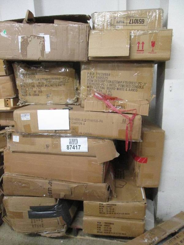 lot 77 image: Pallet of Assorted Furniture Damag...