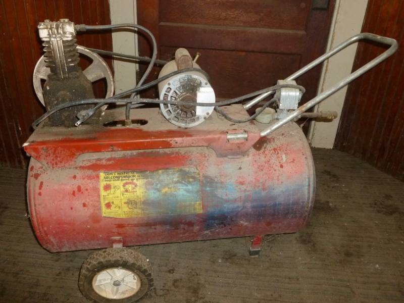 lot 6 image: Air Compressor