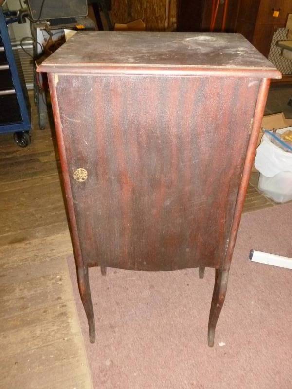 lot 11 image: Vintage Record Cabinet