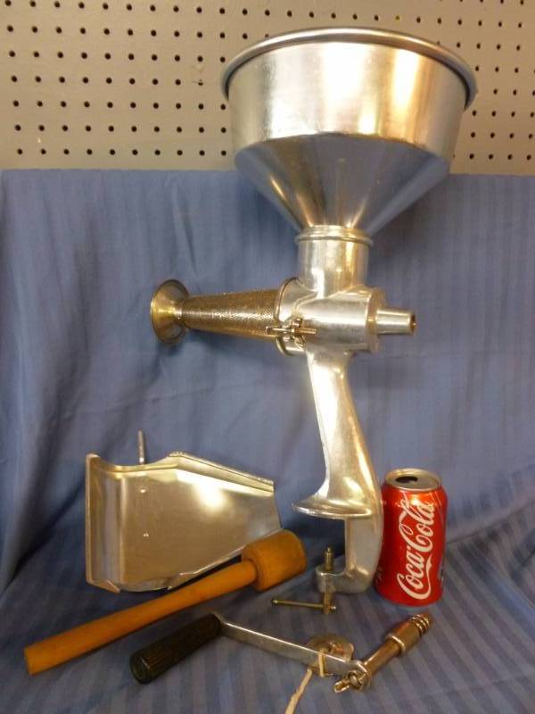 lot 13 image: Juicer