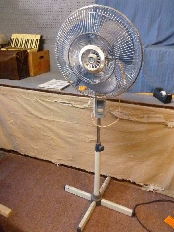 lot 14 image: Floor Fan