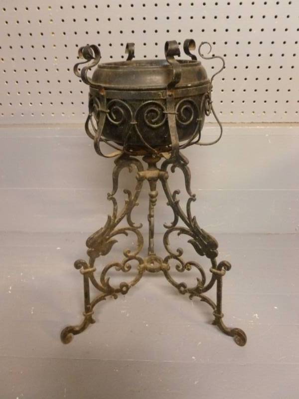 lot 19 image: Cast Plant Stand