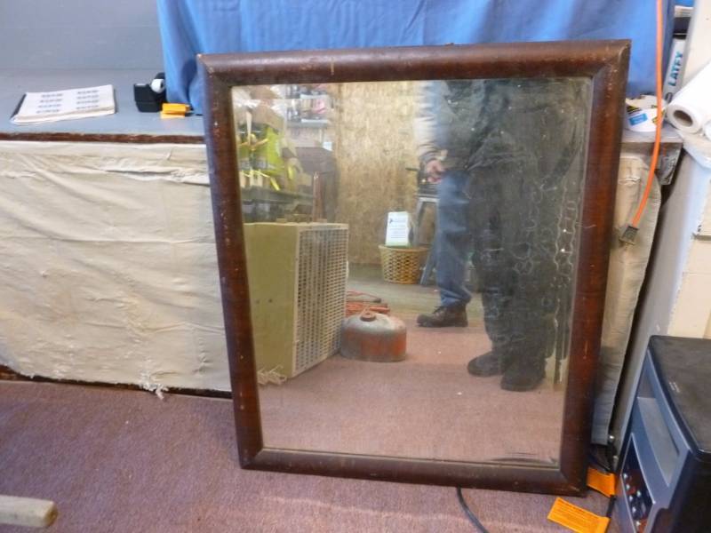 lot 20 image: Vintage Mirror