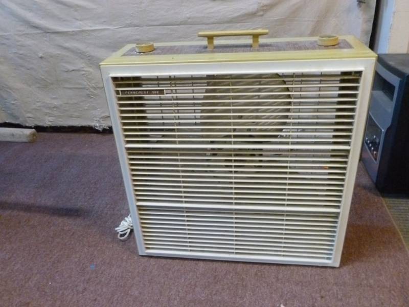 lot 22 image: Box Fan