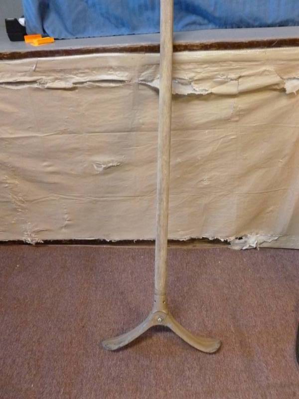 lot 24 image: Vintage Push Stick