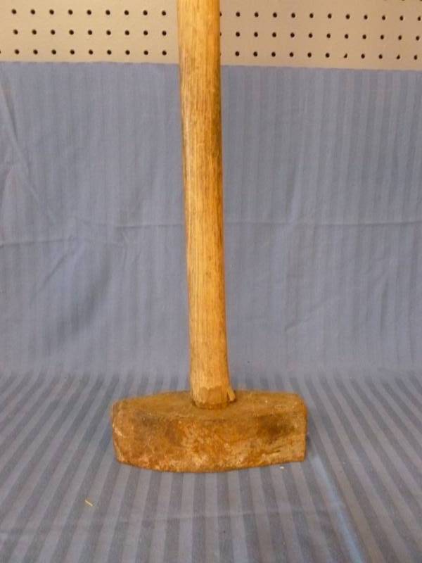lot 25 image: Sledge Hammer