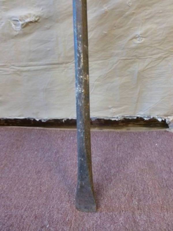 lot 27 image: Breaker Bar