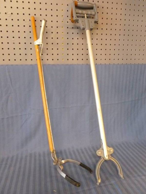lot 28 image: Grabber Tool