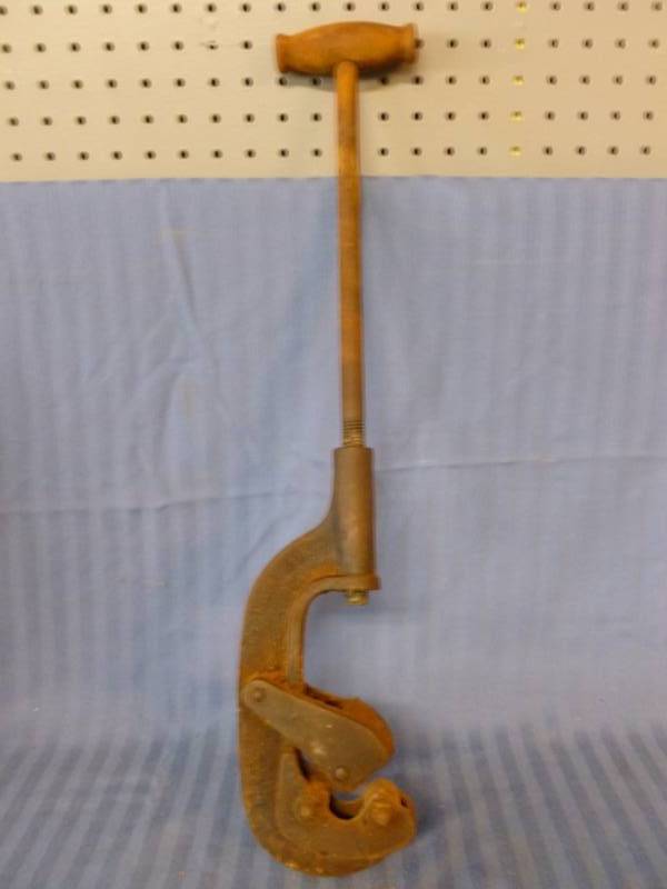 lot 30 image: Vintage Tool