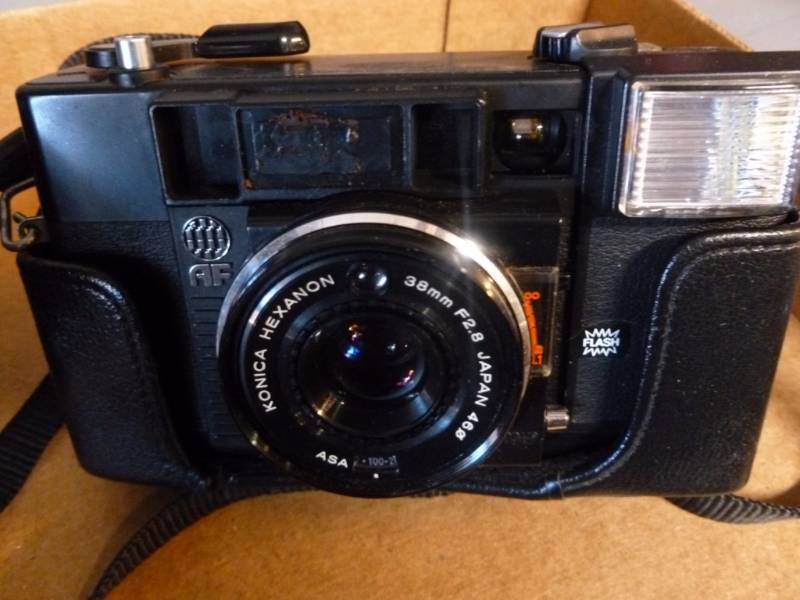 lot 47 image: Vintage Cameras