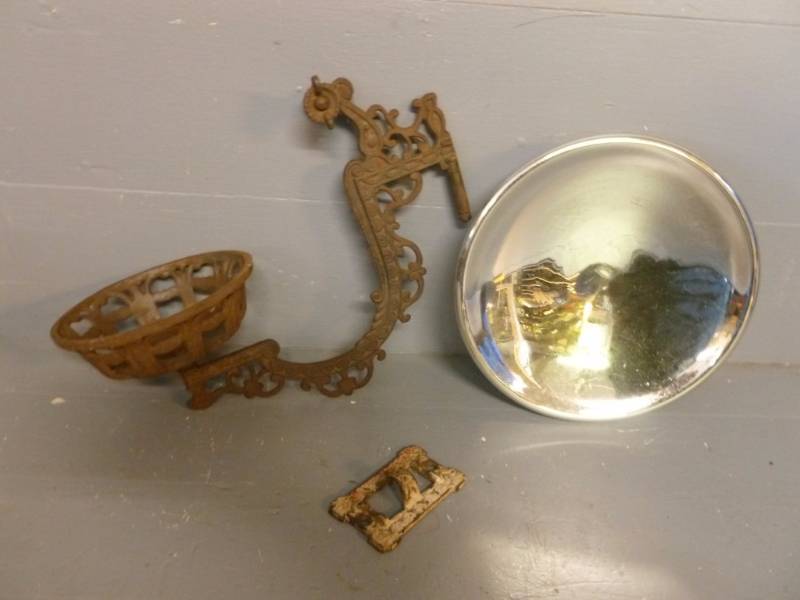 lot 57 image: Antique Bracket Lamp