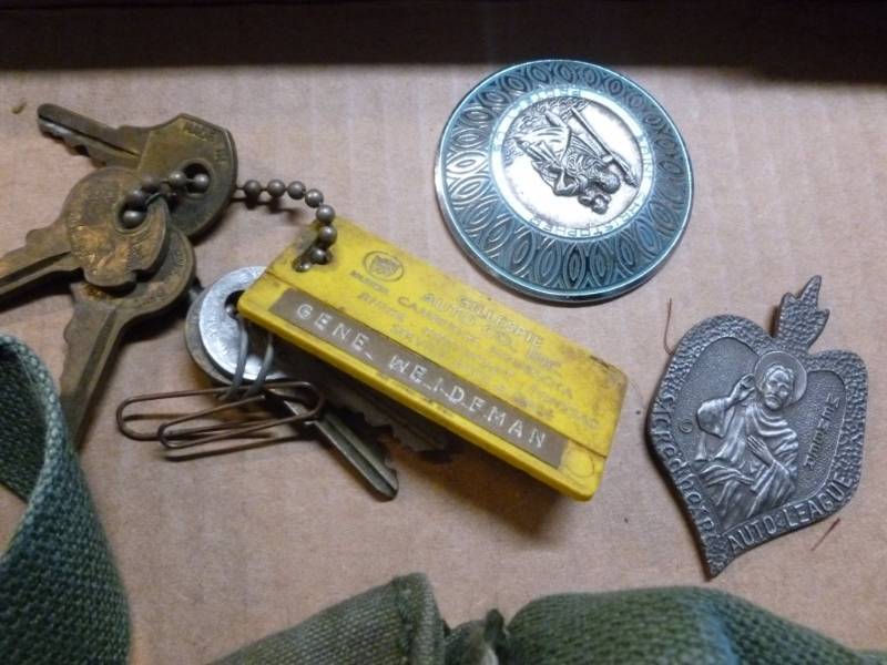 lot 60 image: Vintage Items
