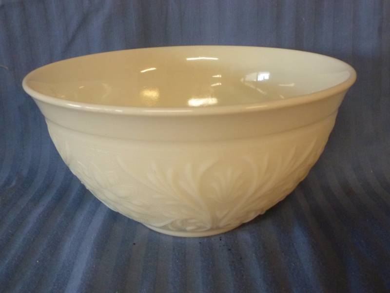 lot 62 image: Vintage Bowl