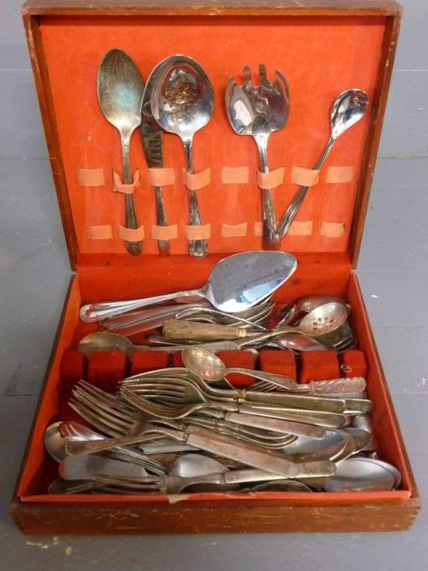 lot 74 image: Vintage Silverplate Flatware