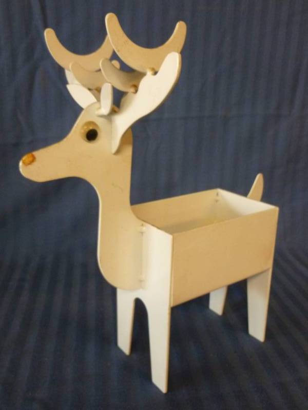 lot 79 image: Metal Art