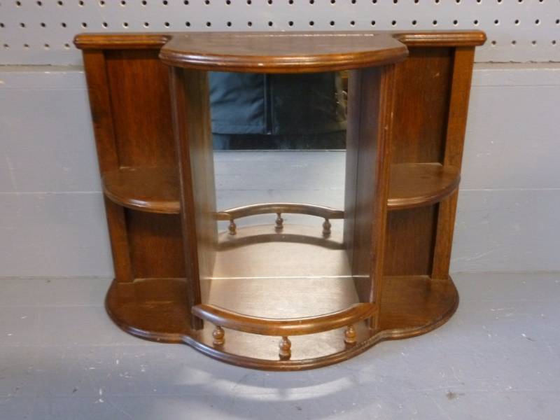 lot 88 image: Display Shelf