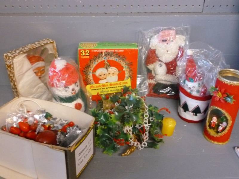 lot 106 image: Vintage Christmas
