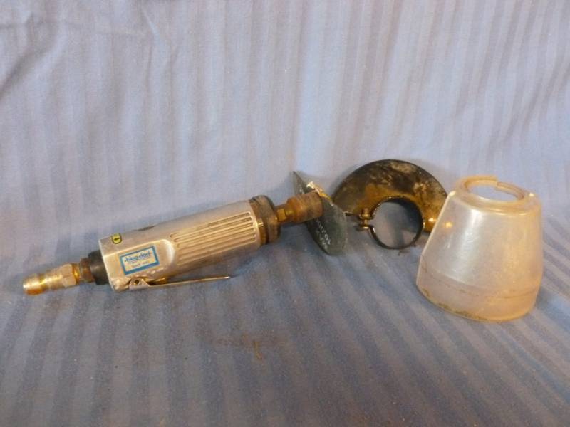 lot 127 image: Pneumatic Tool