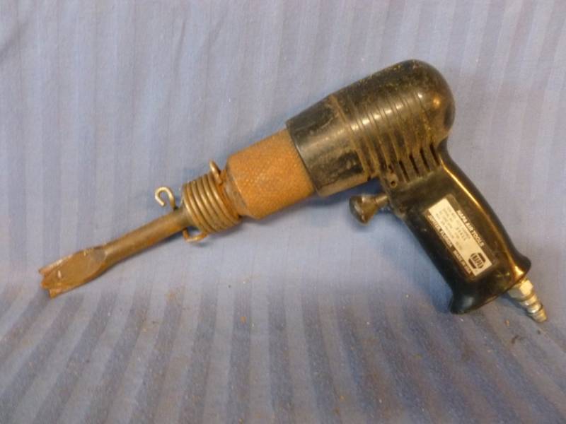 lot 128 image: Pneumatic Tool