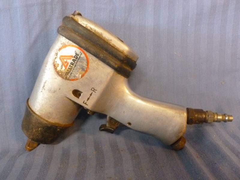 lot 133 image: Pneumatic Tool