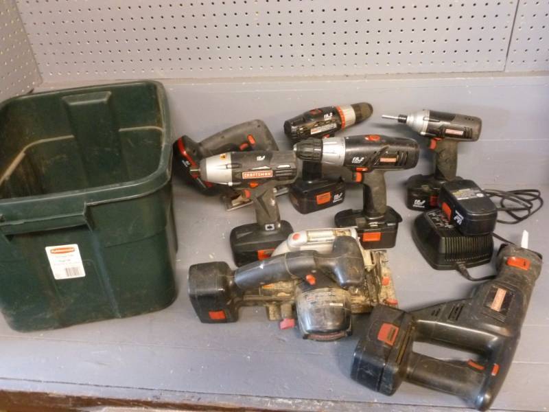 lot 135 image: Cordless Tools