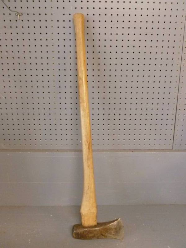 lot 175 image: Splitting Maul